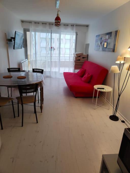 Appartement 2 Pieces Avec Une Grande Terrasse, 3 Etoiles, Wifi, Box Pour Vehicule Et Velos Les Sables-d'Olonne Bagian luar foto
