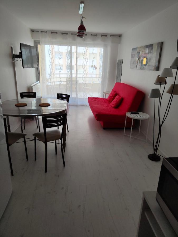 Appartement 2 Pieces Avec Une Grande Terrasse, 3 Etoiles, Wifi, Box Pour Vehicule Et Velos Les Sables-d'Olonne Bagian luar foto
