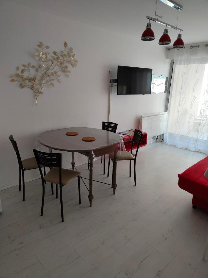 Appartement 2 Pieces Avec Une Grande Terrasse, 3 Etoiles, Wifi, Box Pour Vehicule Et Velos Les Sables-d'Olonne Bagian luar foto